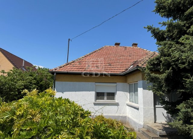 Eladó családi ház, Kőszárhegyen 39.9 M Ft, 4 szobás