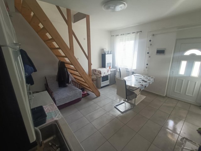 Eladó sorház, Almásfüzitőn 35 M Ft, 2 szobás