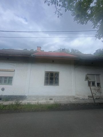 Eladó sorház, Komlón, Ady Endre utcában 4.9 M Ft, 2 szobás