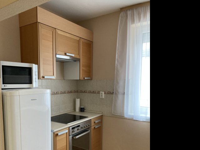 Kiadó téglalakás, albérlet, Debrecenben 240 E Ft / hó