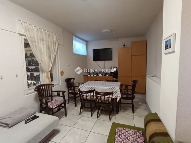 Eladó családi ház, Cegléden 54 M Ft, 3 szobás