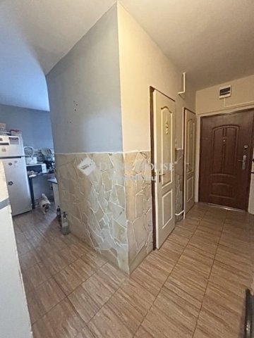 Eladó panellakás, Komlón 20.9 M Ft, 3 szobás