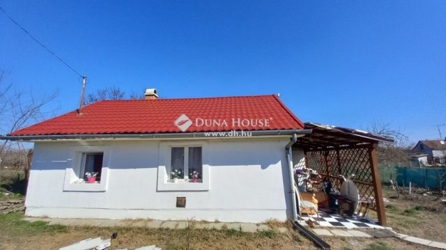 Eladó családi ház, Debrecenben 24 M Ft, 2 szobás
