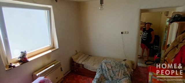 Eladó téglalakás, Szegeden 20.5 M Ft, 1 szobás