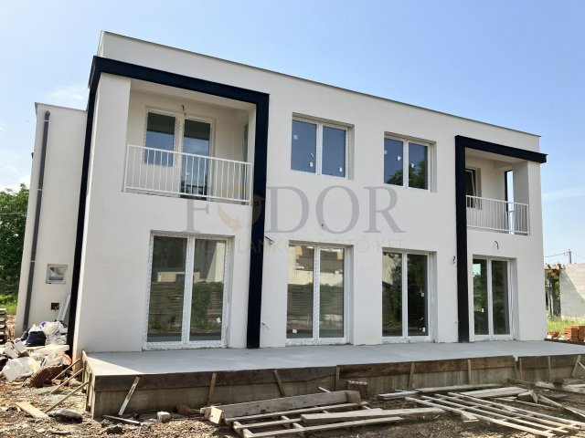 Eladó ikerház, Budapesten, XVIII. kerületben 129.9 M Ft, 5 szobás