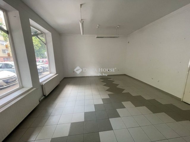 Eladó üzlethelyiség, Orosházán 45 M Ft / költözzbe.hu