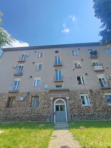 Eladó téglalakás, Komlón 13.9 M Ft, 2 szobás