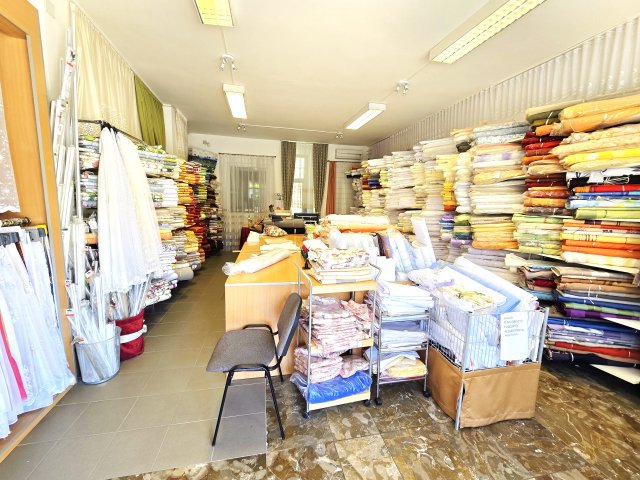 Kiadó üzlethelyiség, Pécsett 270 E Ft / hó