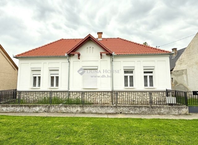 Eladó családi ház, Hobolon 59.9 M Ft, 4 szobás