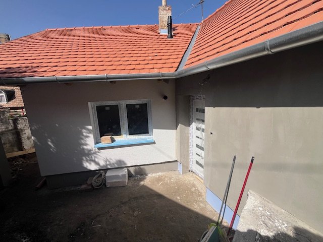 Eladó családi ház, Pécsett 81.9 M Ft, 3 szobás