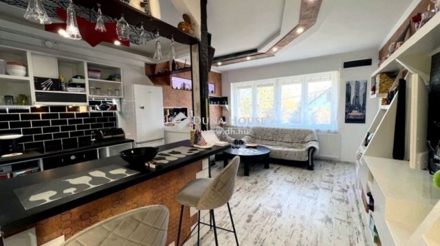 Eladó családi ház, Monorierdőn 89.9 M Ft, 9 szobás