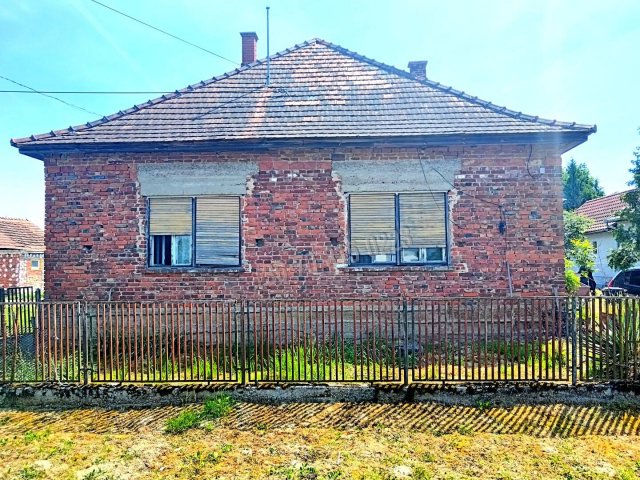 Eladó családi ház, Reszneken 5.5 M Ft, 3 szobás