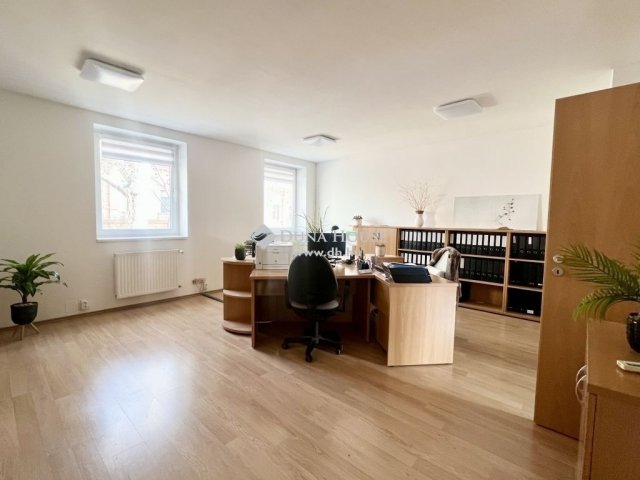 Eladó iroda, Pécsett 479 M Ft / költözzbe.hu