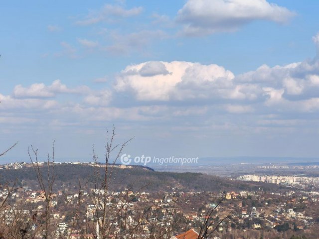 Eladó telek, Budapesten, III. kerületben 180 M Ft