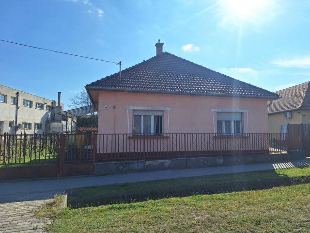 Eladó családi ház, Taksonyon 54.9 M Ft, 2 szobás