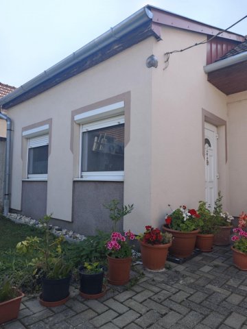 Eladó családi ház, Győrött 59.9 M Ft, 2 szobás