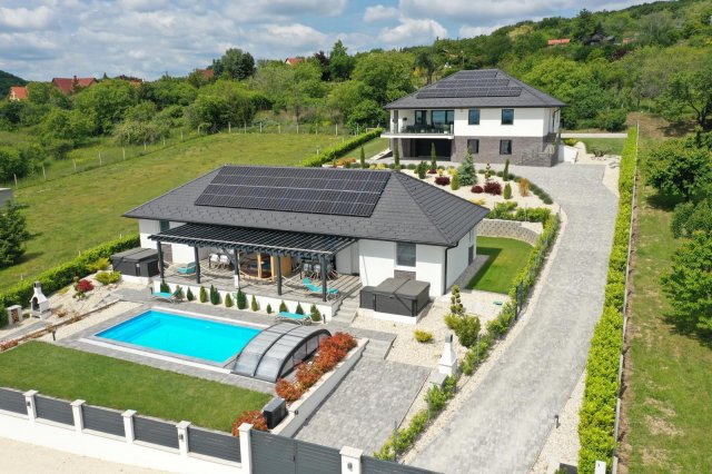 Eladó családi ház, Balatonalmádiban, Tűzmadár utcában 860 M Ft