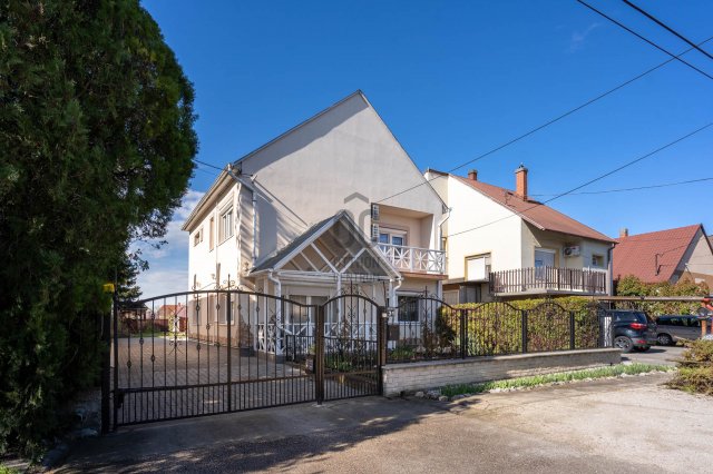 Eladó családi ház, Székesfehérvárott 130 M Ft, 5 szobás