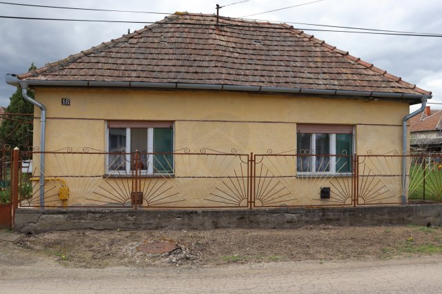 Eladó családi ház, Lőrinciben 14.9 M Ft, 3 szobás