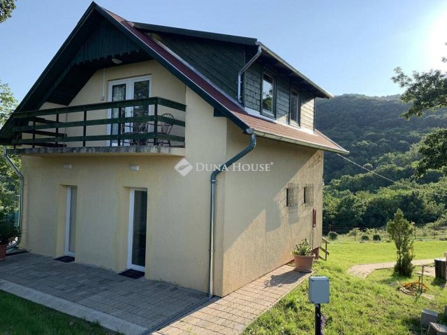 Eladó családi ház, Nagymaroson 90.041 M Ft, 4 szobás