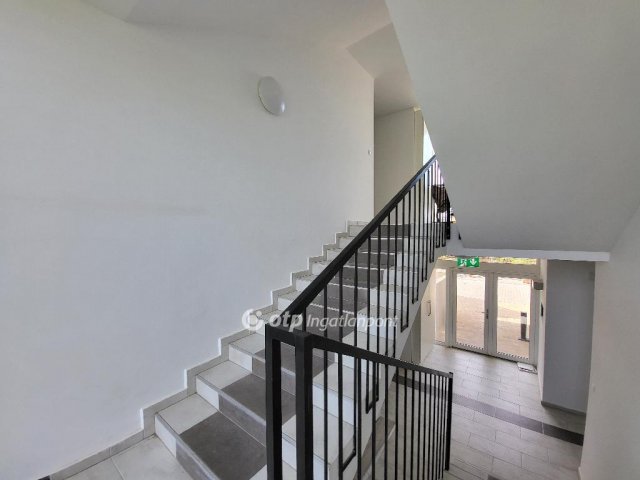 Eladó téglalakás, Balatonlelleén 99.9 M Ft, 3 szobás