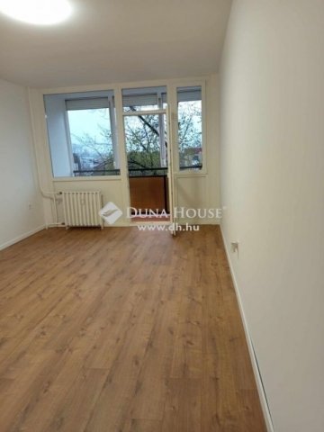 Eladó panellakás, Pécsett 45.9 M Ft, 2 szobás