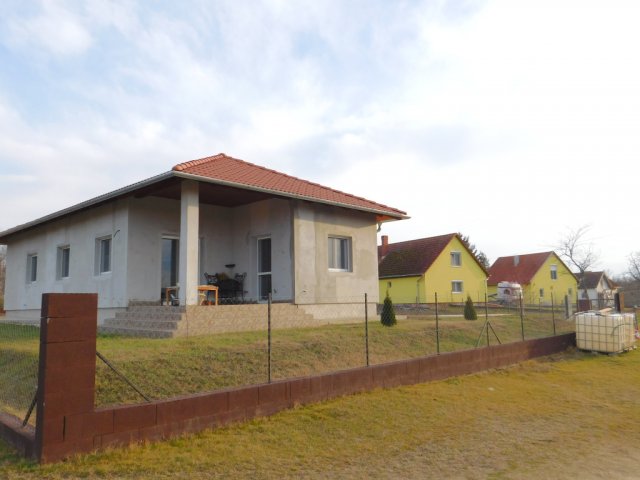 Eladó családi ház, Kunadacson 249 M Ft, 15 szobás
