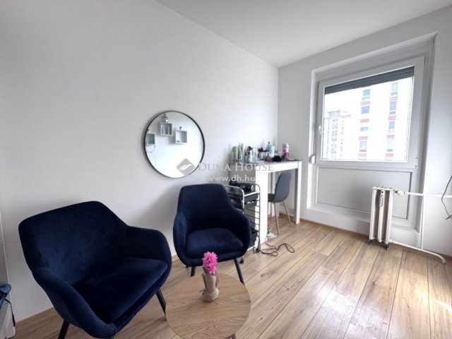 Eladó panellakás, Pécsett 34.99 M Ft, 2 szobás