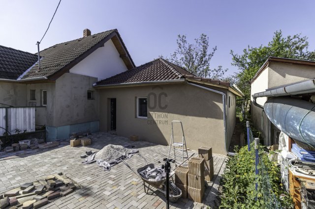 Eladó ikerház, Székesfehérvárott 38 M Ft, 2 szobás