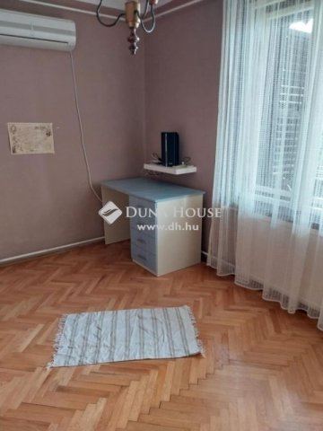 Eladó családi ház, Vecsésen 119.9 M Ft, 5 szobás