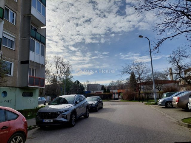 Eladó üzlethelyiség, Tatabányán, Mártírok úton 23.9 M Ft