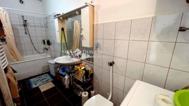Eladó családi ház, Monorierdőn 89.9 M Ft, 9 szobás
