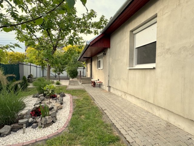 Eladó ikerház, Békésen 20 M Ft, 2 szobás / költözzbe.hu