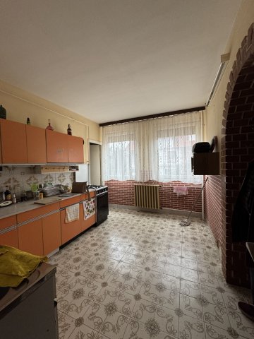 Eladó családi ház, Szegeden 162 M Ft, 4 szobás