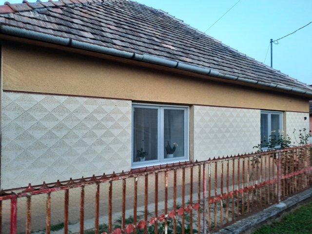 Eladó családi ház, Karádon 46.9 M Ft, 4 szobás