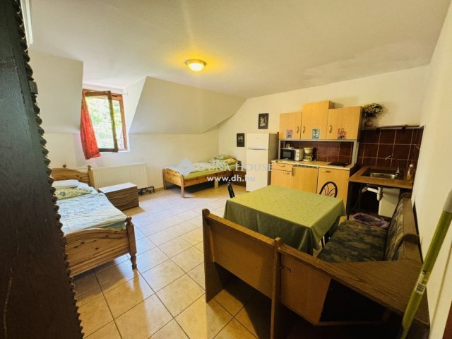 Eladó családi ház, Ecseren 250 M Ft, 8 szobás