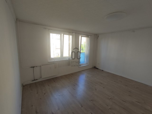 Eladó panellakás, Veszprémben 47.5 M Ft, 2 szobás