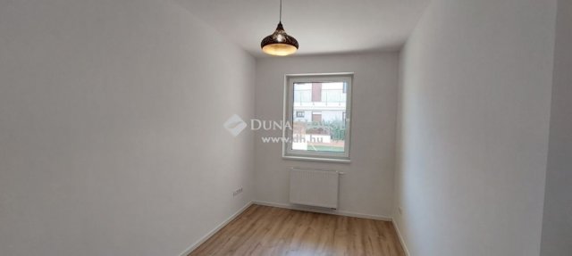 Kiadó téglalakás, albérlet, Tatán 340 E Ft / hó, 3 szobás