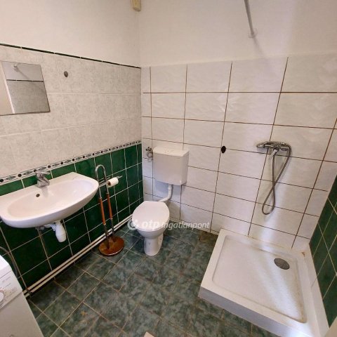 Eladó családi ház, Cegléden 44.9 M Ft, 1+2 szobás