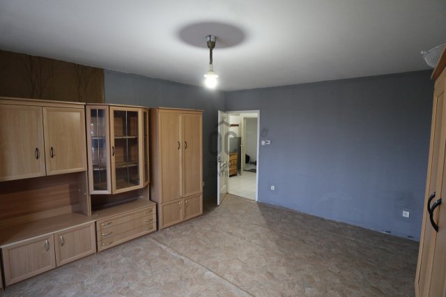 Eladó panellakás, Kecskeméten 36.99 M Ft, 3 szobás