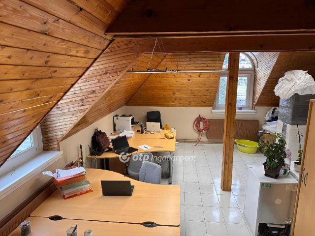 Eladó üzlethelyiség, Veszprémben 70 M Ft, 2 szobás
