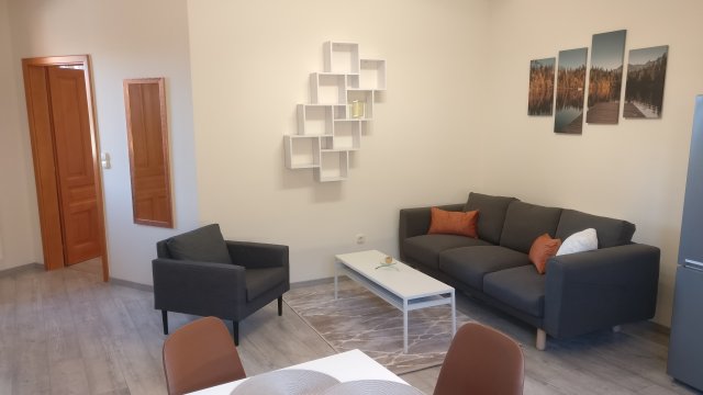 Kiadó téglalakás, albérlet, Pécsett, Flórián utcában