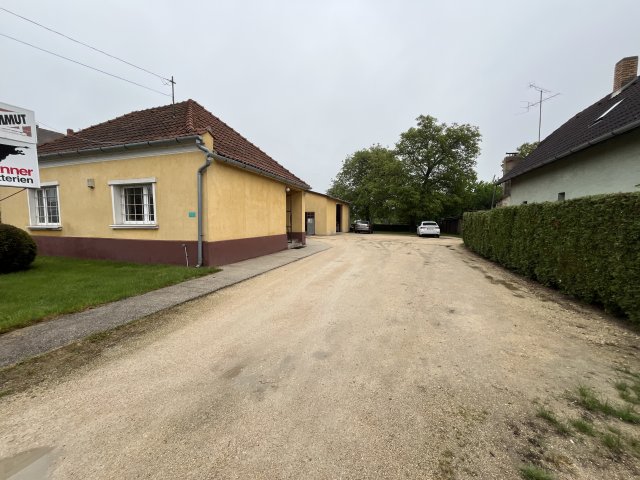 Eladó családi ház, Ajkán 47 M Ft, 3 szobás