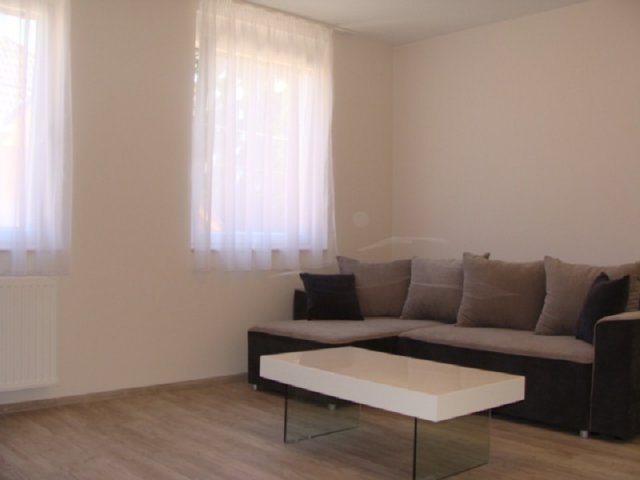 Kiadó téglalakás, albérlet, Pécsett 230 E Ft / hó, 2 szobás