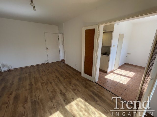 Kiadó panellakás, albérlet, Dunaújvárosban 100 E Ft / hó