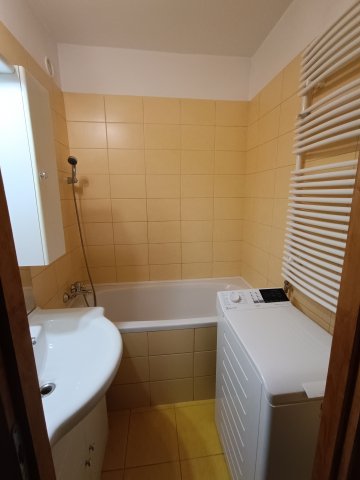 Kiadó panellakás, albérlet, Székesfehérvárott, Tolnai utcában