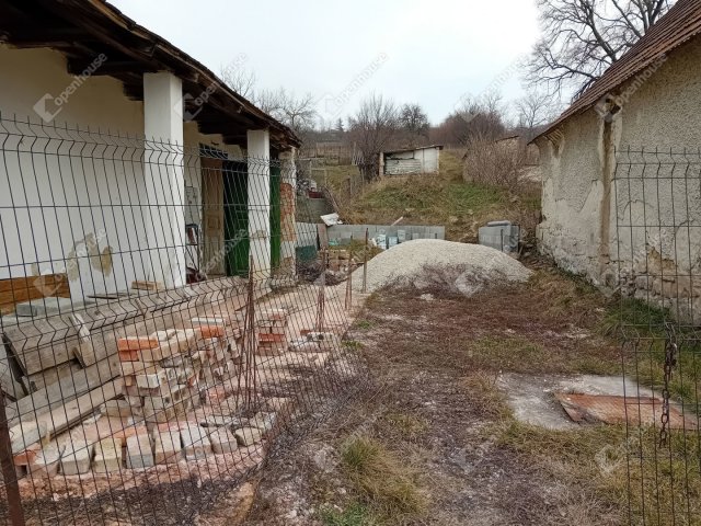 Eladó családi ház, Csabdiban 20 M Ft, 2 szobás