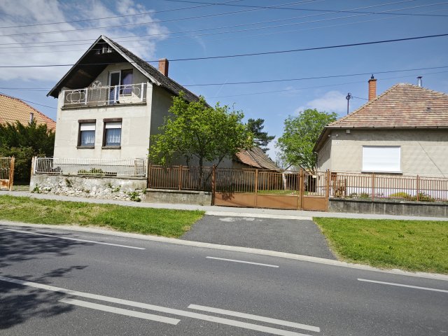 Eladó családi ház, Vértessomlón 38.99 M Ft, 6 szobás