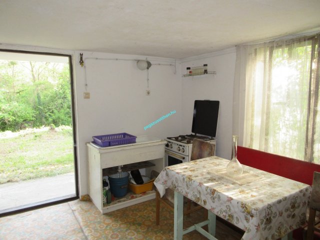 Eladó nyaraló, Szirmabesenyőn 4.9 M Ft, 2 szobás