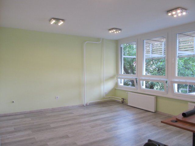 Kiadó iroda, Szegeden 76 E Ft / hó, 2 szobás
